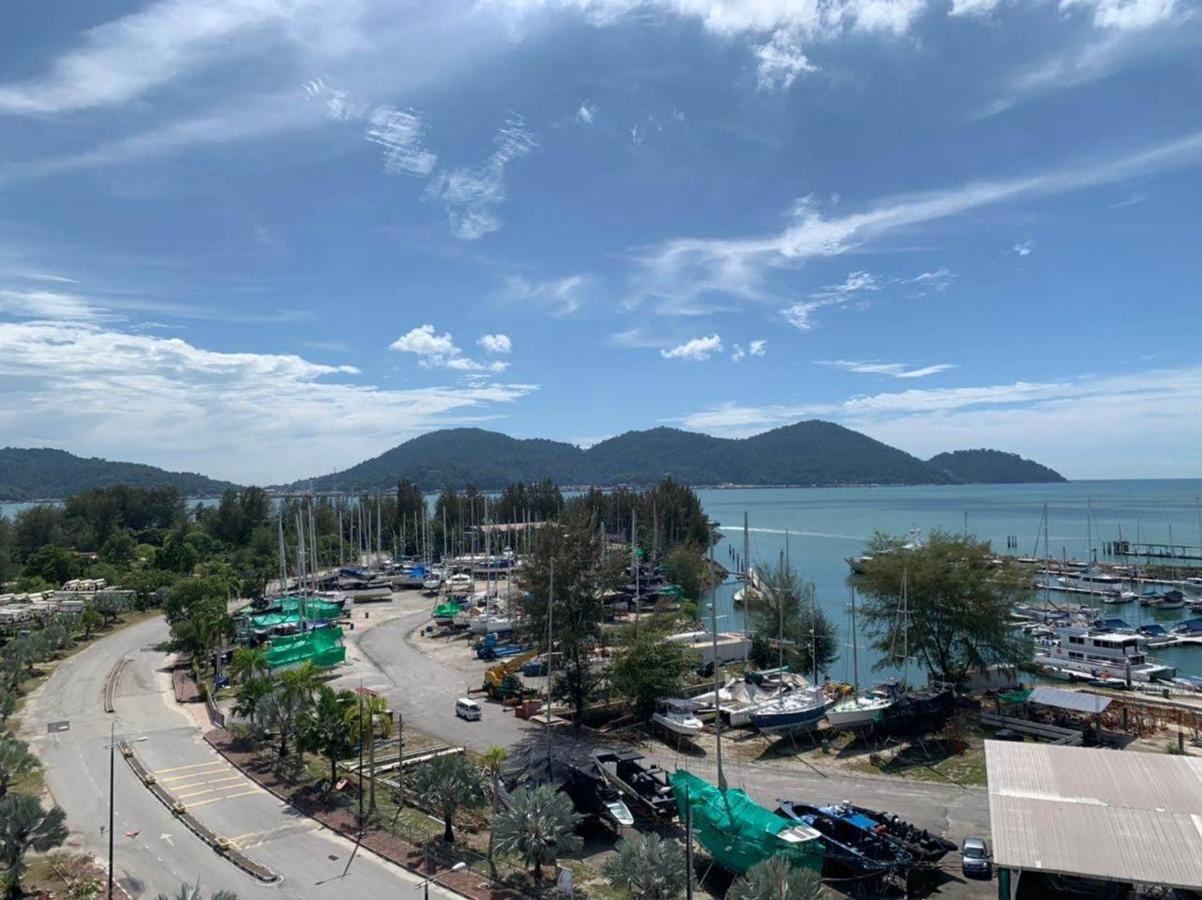 Glossy Marina Homestays Lumut Bagian luar foto
