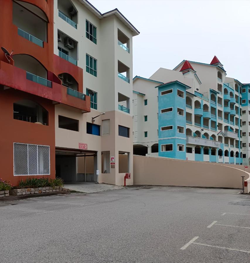 Glossy Marina Homestays Lumut Bagian luar foto
