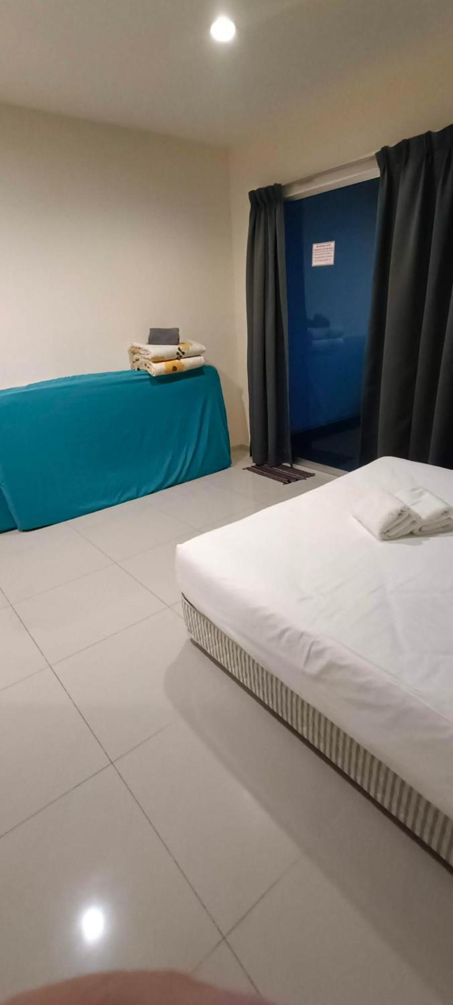 Glossy Marina Homestays Lumut Bagian luar foto