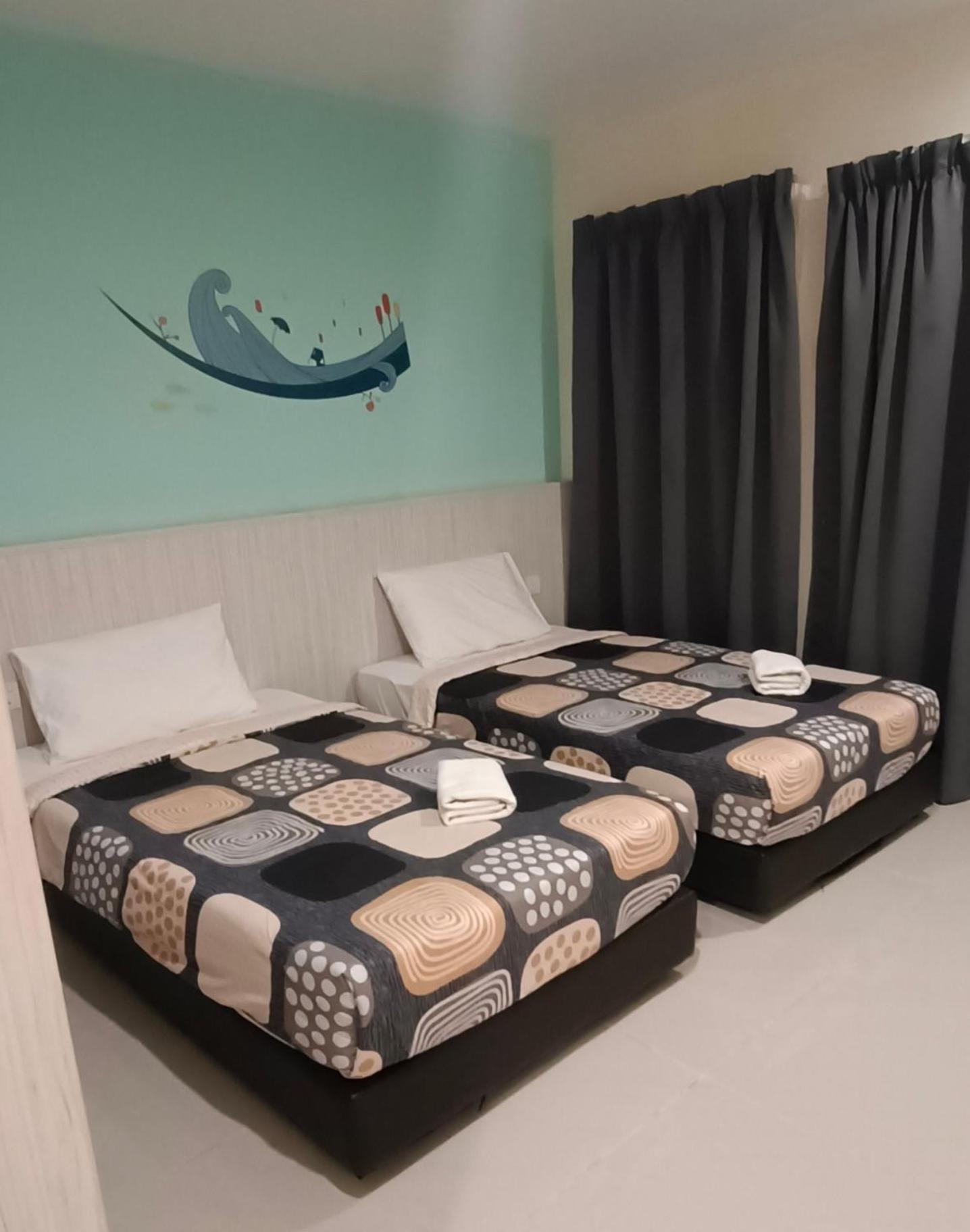 Glossy Marina Homestays Lumut Bagian luar foto